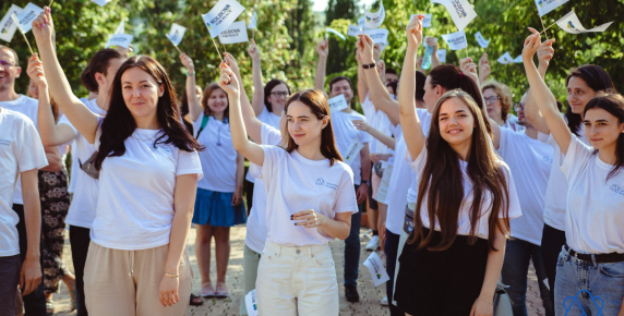 Voluntar.md – schimbarea nu vine de la sine, oamenii o fac împreună Image